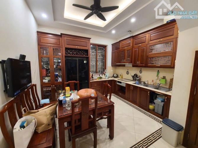 Nhà Đẹp Nguyễn Xiển, 60m², Giá Chỉ Nhỉnh 26 Tỷ, Đường Container Tránh
