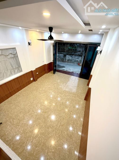 Bán nhà Ngọc Thụy, Dân xây, DT 50M2, Lô góc, 2 thoáng, 4 tầng, 4PN, ô tô vào tận cửa..