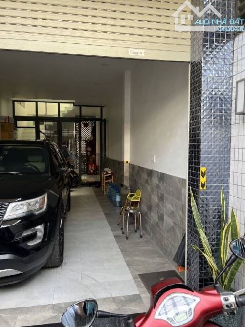 Nhà đẹp khu ven sông, 3 tầng, 102m², đường 10m, sát Gigamall Phạm Văn Đồng, giá 12,5 tỷ