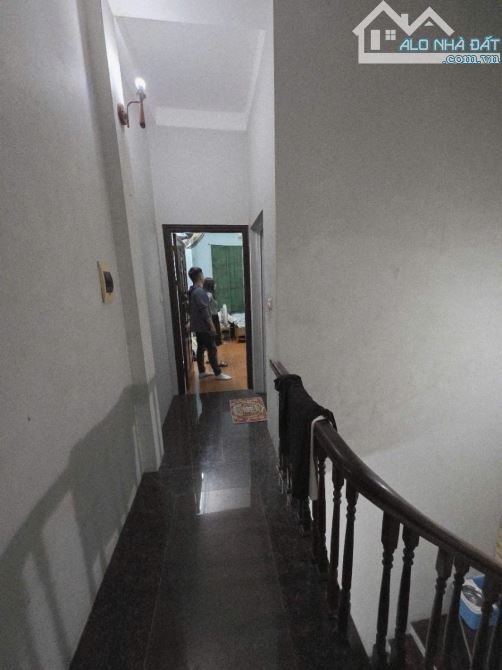 BÁN NHÀ PHỐ CẦU GIẤY 38m2 8.7ty NỞ HẬU - GẦN PHỐ - 3 GÁC VÀO NHÀ - DÂN XÂY CHẮC CHẮN - 10