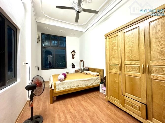Tôn Thất Tùng, trung tâm, lô góc, gần Đại học Y, 39m2, chào 9 tỷ 6 - 10