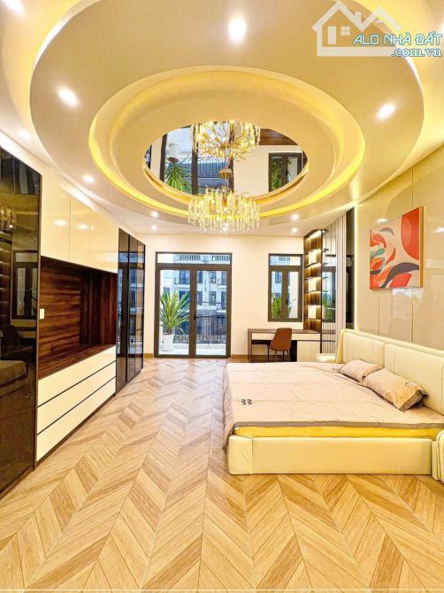 Bán nhà 2 lầu trục chính đường D1 KDC Hồng Loan . Giá 7,5 tỷ - 10