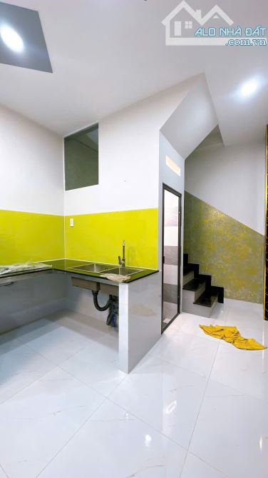 Sát mặt tiền Hoàng Diệu Q4  Diện tích sử dụng 70m2 HƠN 4 TỶ - 10