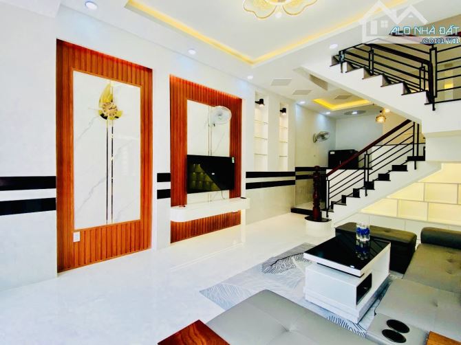 BÁN NHÀ CĂN GÓC HẺM XE HƠI EMART PHAN HUY ÍCH — 4,3x11m — 2 TẦNG BTCT — CHỈ 4 TỶ 9 NHỈNH - 10