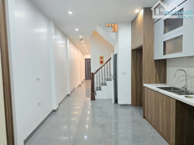 Nhà 5 tầng thang máy,ngõ phố Yên Lãng mới tinh,gần phố . - 11