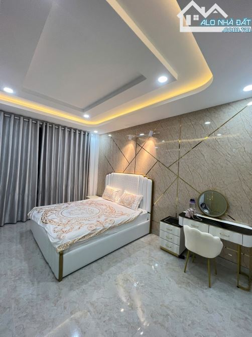 NHÀ 3,5LẦU MỚI HXH ĐƯỜNG NGUYỄN TRỌNG TUYỂN , P15 , QUẬN - PN - 11