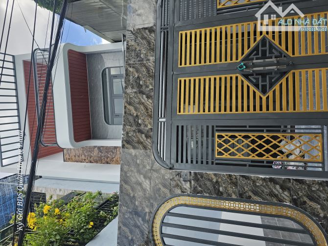 Nhà 1 trệt 1 lầu Sổ hồng Hoàn công - Gần bờ Hồ phường dĩ an, kcn Sóng thần 1 giá 4 tỷ 500t - 1