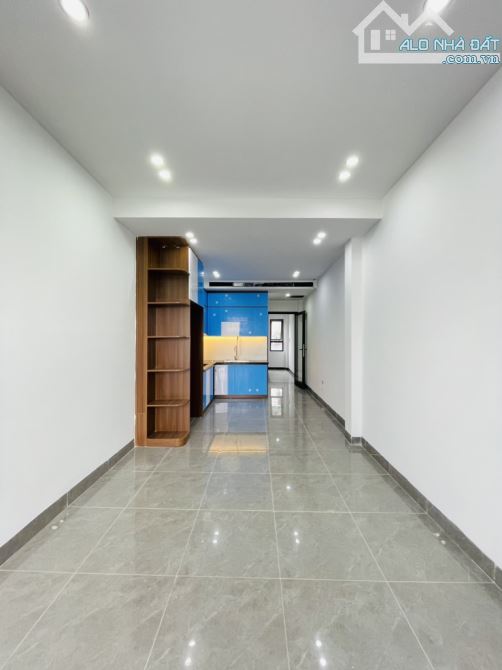 Phố Đặng Tiến Đông, giáp Hoàng Cầu, 7 tầng thang máy, ô tô tránh dừng đỗ, chào 13 tỷ 8 - 1