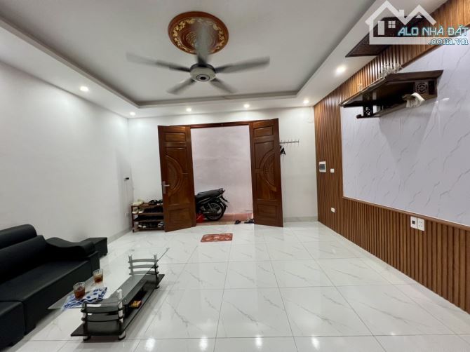 Bán nhà 5 tầng đẹp, ô tô đỗ cửa, full nội thất, 3 thoáng, gần Phạm Văn Đồng – Xuân Đỉnh - 1