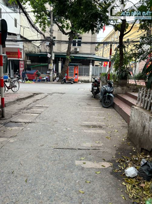 Bán nhà Lô Góc phố Hoàng Mai, 32m, 5 tầng, thang máy, ngay sát Hồ Đến Lừ, Trương Định. - 1