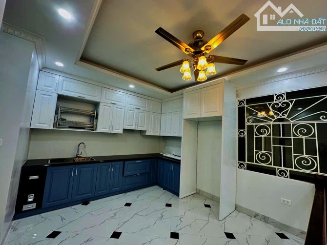 BÁN NHÀ PHỐ TRẠM 44M2 - NHỈNH 6TỶ, NGÕ NÔNG -Ô TÔ- GẦN PHỐ - 1
