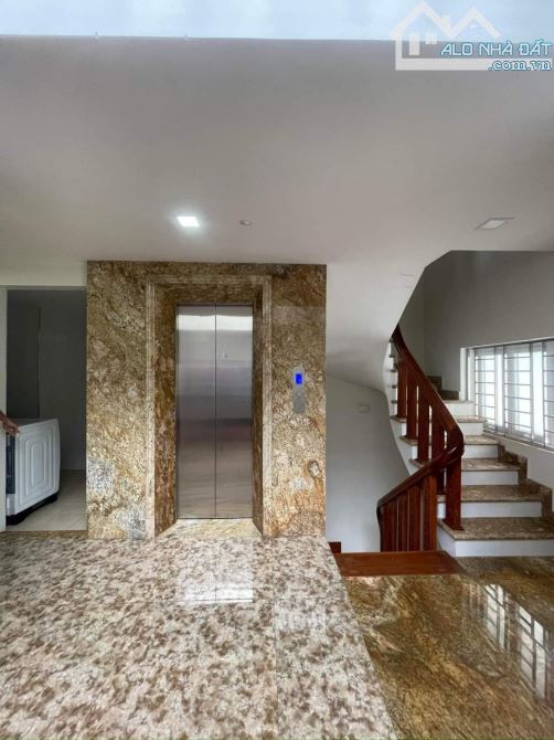 CẦN BÁN NHÀ MẶT PHỐ XUÂN LA GẦN HỒ HIẾM ĐẸP, 115M 5 TẦNG THANG MÁY, LÔ GÓC 2 MẶT ĐƯỜNG - 1