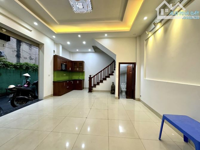 HÀNG HIẾM ! Vương Thừa Vũ, Lô góc, 2 mặt tiền, Gara ô tô, 38m2, Chỉ 13,5 tỷ - 1