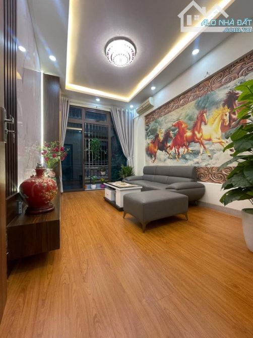 PHÂN LÔ PHỐ 8/3 - MẶT NGÕ - 1 NHÀ RA PHỐ - ÔTÔ ĐỖ CỬA KINH DOANH DT 41M, 5TẦNG.GIÁ 10.9TỶ - 1