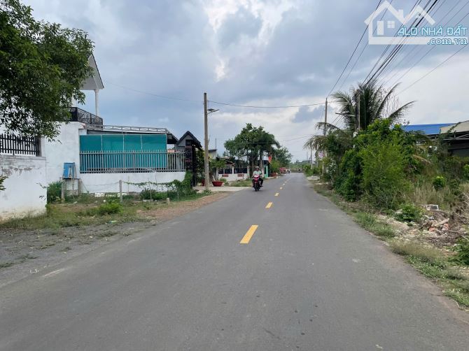 Bán 2.000m2 sẵn 500m tc - 34m mặt tiền nhựa Nguyễ Huệ - cách Ql55 -600m - 1