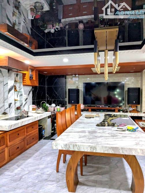 Bán nhà phường 15 Tân Bình, Phạm Văn Bạch, gần 80m, ngang 6m, ô tô vô nhà, 8.xx tỷ - 1