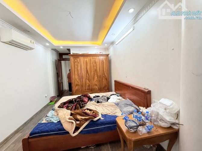 Bán nhà 4 tầng gần 40m2  Ủy Ban huyện Thanh Trì gần CHỈ 5.x tỷ - 1