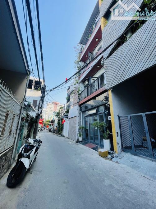 Bán đất tặng nhà Đường Thạch Lam, vị trí đẹp 135m2 giá chỉ nhỉnh 12 tỷ - 1