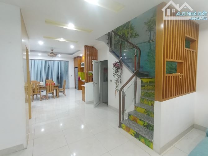 Bán nhà 5 tầng mặt đường Nguyễn Công Trứ kdt Hòa Vượng - 1