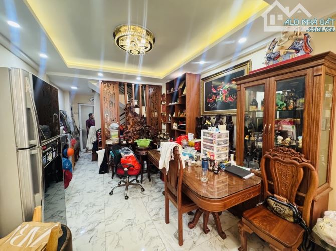 NHÀ ĐẸP 4 TẦNG - - NGUYỄN TRÃI P.7 GẦN NGUYỄN VĂN CỪ - 46M2 - HẺM 4M THÔNG- 9 tỷ - 1
