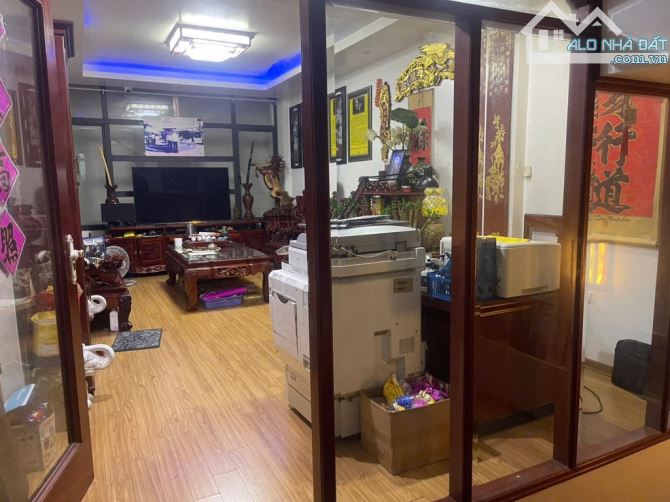 Bán nhà đẹp Ngọc Thuỵ- 52m - 5 tầng- Oto- không quy hoạch- ô chờ thang máy- 9 tỷ (Thương - 1