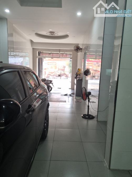 Toà nhà văn phòng 800m2 sàn. Thiết kế hiện đại. Trung tâm quận Tân Phú - 1