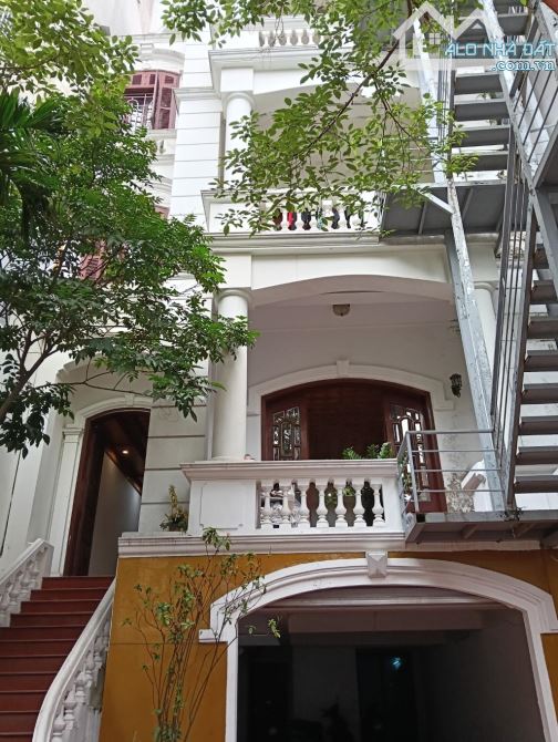 SIÊU PHẨM TRÍCH SÀI - KHÁCH SẠN VỊ TRÍ VÀNG - 20M RA HỒ TÂY - 6 Ô TÔ ĐỂ TRONG NHÀ - 1