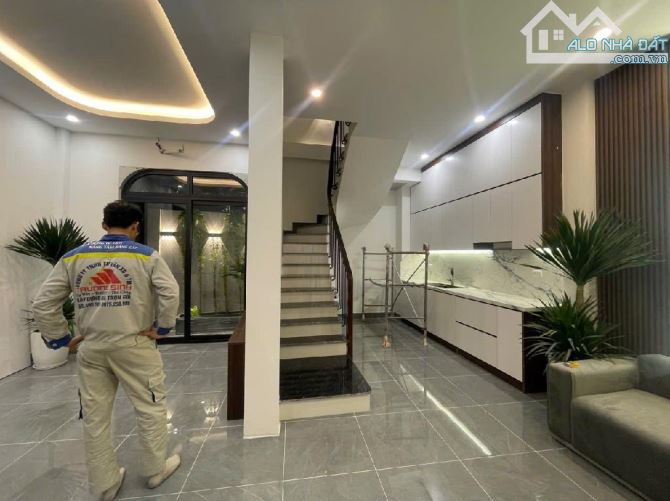 BÁN NHÀ MẶT TIỀN LẠC LONG QUÂN - 5 TẦNG HIỆN ĐẠI, VIEW HỒ TÂY - 8 TỶ - 1