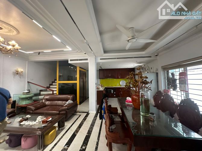 Bán BT quận ủy Tây Hồ giáp khu Vườn Đào, ô tô ra vào dừng đỗ ngày đêm, view mặt Hồ Tây, DT - 1