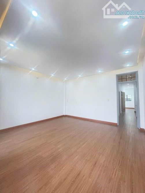 🔥 Nhà 2 tầng – Sát biển Nguyễn Tất Thành – Mới toanh đang sửa! 🔥 - 1