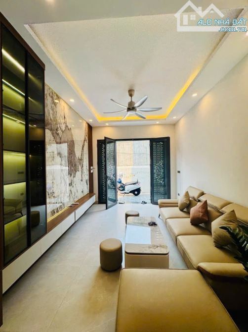 NHÀ PHÚC LỢI 35M 5 TẦNG LÔ GÓC  OTO ĐỖ CỬA - 1