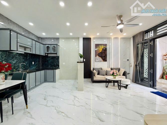 Bán gấp căn nhà mặt tiền Đất Thánh phường 6, Tân Bình 4.2x27m (113m2) 3 tầng giá 16 tỷ - 1