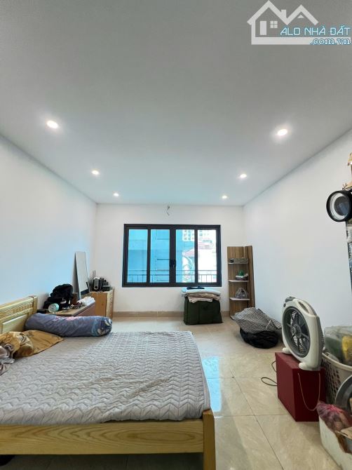 Bán nhà Phố Trịnh Đình Cửu, Hoàng Mai, 36m2x6T, giá nhô 8 tỷ, 10m ra mặt phố - 1