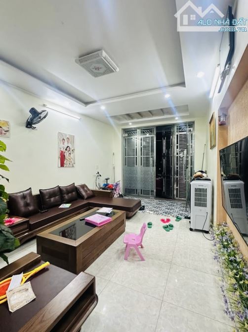 Bán nhà 3 tầng, 42m, ô tô tại Sở Dầu, Hồng Bàng chỉ 3,x tỷ. - 1