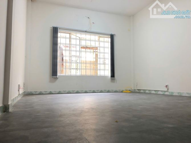 Cho thuê NC 393 Hai Bà Trưng, Võ Thị Sáu, Quận 3 - 1