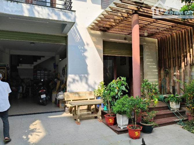 BIỆT THỰ BÌNH THẠNH 3 TẦNG - XE HƠI THÔNG - GẦN CHỢ BÀ CHIỂU - 176M2 - NGANG ĐẸP 8M - 1