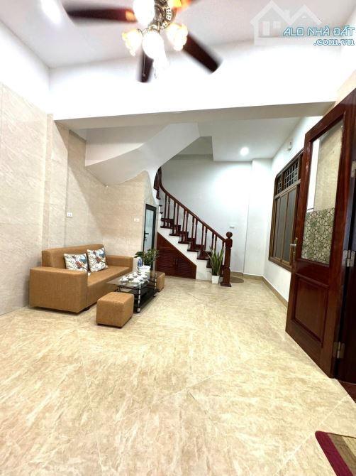 Gần Ngã Tư Chợ Mơ, Minh Khai lô góc dân xây đẹp 33m2 giá 6.8 tỷ - 1