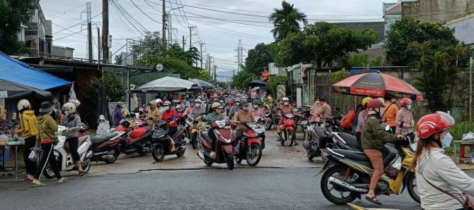 Chính chủ cần bán gấp lô đất kinh doanh buôn bán sầm uất đường 15m trục chính vào KCN Điện - 1