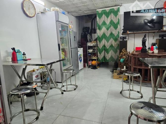 Cần bán căn hộ tập thể tầng 1 tại mặt phố Nguyên Hồng giá siêu hờiii - 1