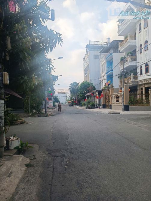 CHỦ CẦN TIỀN BÁN GẤP NHÀ HẺM XE HƠI, 1 TRÊT, 1 LỮNG, 3 LẦU,  GIÁ 24 TỶ CÒN THƯƠNG LƯỢNG - 1