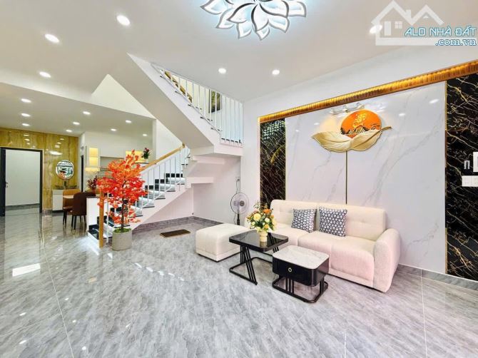 ⭐ Nhà Nguyễn Văn Cừ, Quận 5 (64,8m2) tổng 3 tầng / Giá 2 Tỷ 580 (Sang Tên Được Ngay) - 1