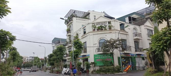 Siêu Hiếm!Bán đất Gia Thượng, view Hồ Ao Lão, DT to, MT rộng, vỉa hè 3 làn xe, xây tòa nhà - 1