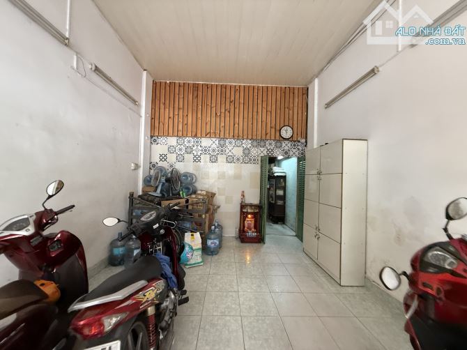 Bán Gấp Nhà Mặt Tiền Đường Đinh Tiên Hoàng, Quận 1, DT 4 x 18m, Chỉ 24 Tỷ - 1