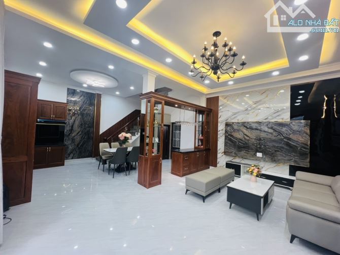 NHÀ 4 TẦNG Q7 - KHU CƯ XÁ NGÂN HÀNG - DT GẦN 90m2 - Ô TÔ NGỦ NHÀ - CHỈ 11 TỶ