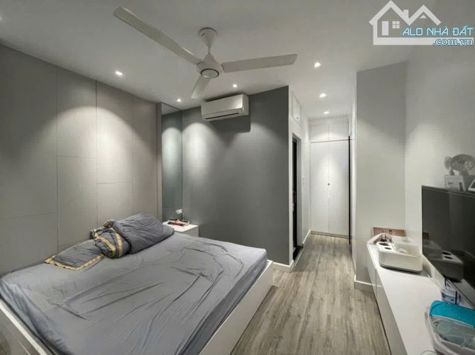 NHÀ ĐẸP ĐÊ LA THÀNH - Có Dòng Tiền - Ở Lại Sướng DT 54m2 7 tầng MT 3.9m Giá 11.9 tỷ - 1