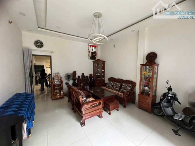 Bán nhà 3 tầng kiệt Ông Ích Khiêm, có bãi giữ ô tô gần nhà, ngay trung tâm thành phố - 1