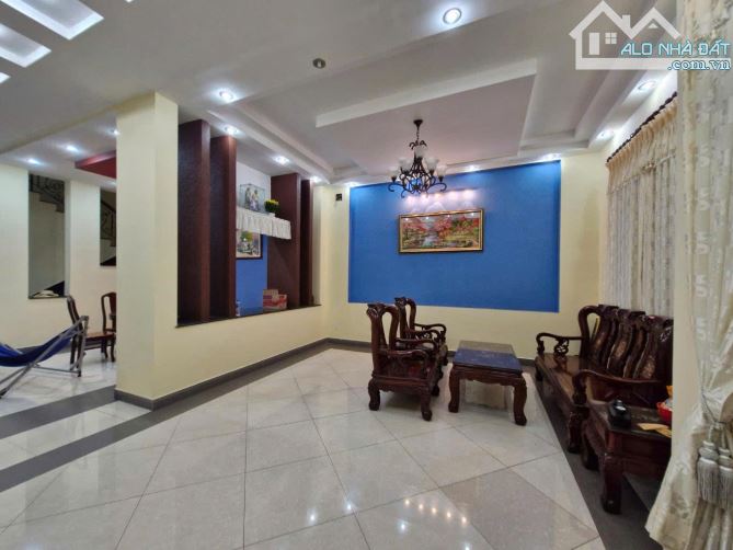 TRUNG TÂM LINH CHIỂU - MT CẠNH ĐH NGÂN HÀNG -234m2 - 3 TẦNG - NGANG 9 - 1