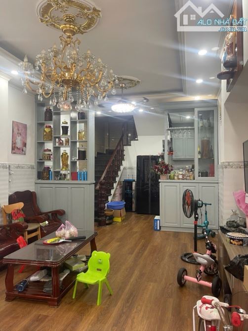 BÁN NHÀ BHH BÌNH TÂN -SÁT HƯƠNG LỘ 3 -GẦN TKTQ -HXT6MTHÔNG -40M² -4LẦUBTCT -GIÁ 5.35TỶ TL. - 1