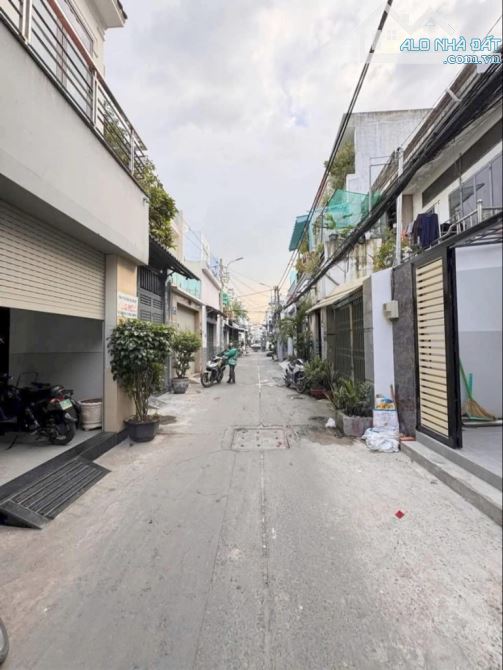 GẦN CHỢ BÌNH LONG - NGUYỄN SƠN NHÀ ĐẸP 3 TẦNG ĐÚC NGUYÊN KHỐI CHỈ 6TỶ - 1