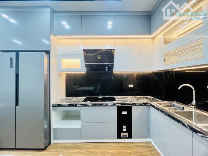 Hiếm!! Bán Nhà Nguyễn Văn Cừ - Long Biên - Full Nội Thất - Thang Máy - Phân Lô - 1